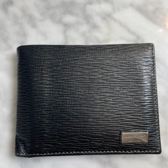 Ferragamo Wallet - Brand New [ Italian Leather ] - Picture 1 of 6
